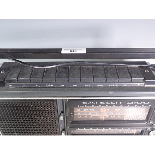 648 - A Grundig Satellit 2100 Radio