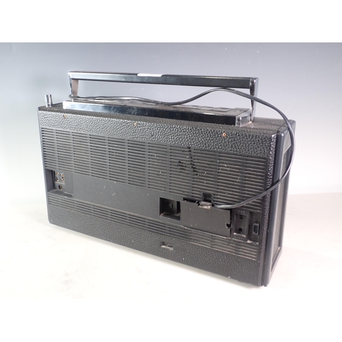 648 - A Grundig Satellit 2100 Radio