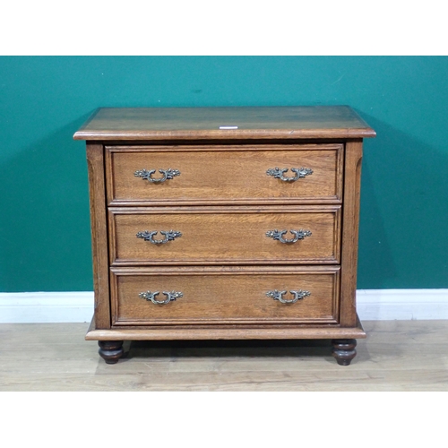 368 - A modern oak Chest of three drawers on turned feet 2ft 6in W