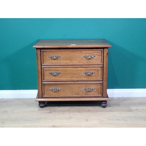 368 - A modern oak Chest of three drawers on turned feet 2ft 6in W