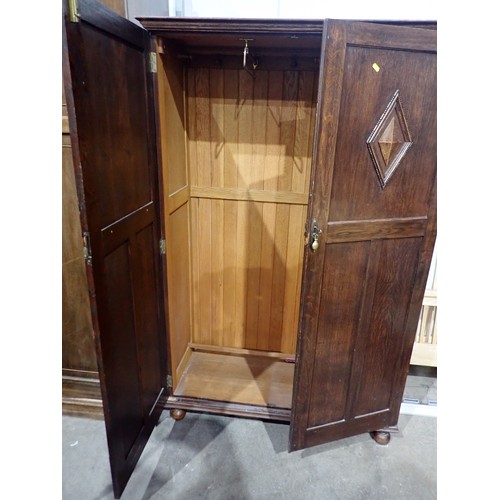 525 - An oak two door Wardrobe on turned supports 5ft 9in H x 3ft 9in W