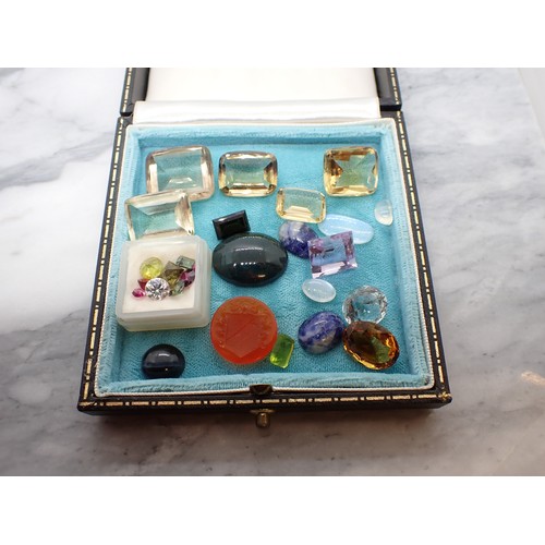 190 - A small collection of loose Gem Stones including; Moonstones, Amethyst, Sodalite, Citrine, intaglio ... 