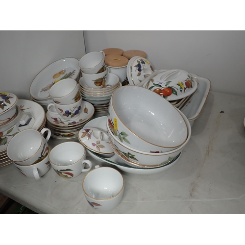 266 - A quantity Royal Worcester 