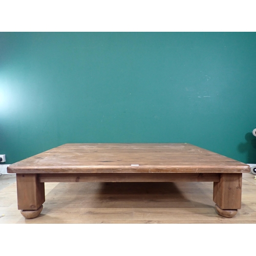 309 - A large modern Pine Coffee Table, 4ft 11