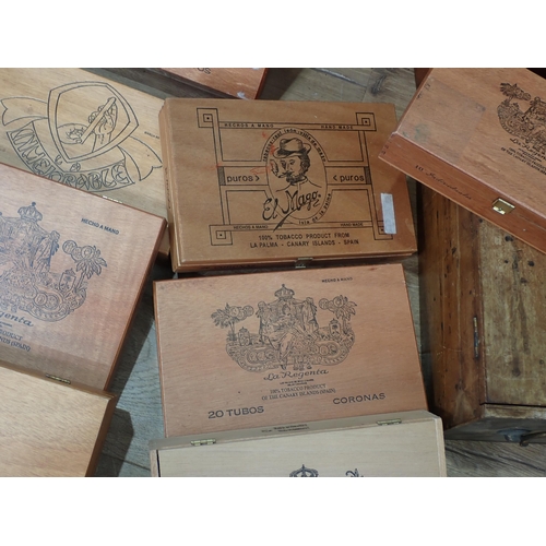 724 - Five assorted Microscope Cases and a quantity of Cigar Boxes.