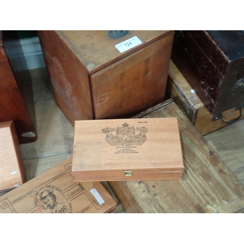 724 - Five assorted Microscope Cases and a quantity of Cigar Boxes.