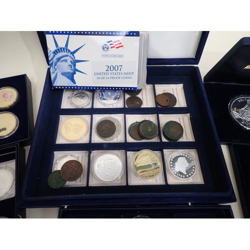 258 - A collection of mainly modern collectors Coins and Medallic Issues to include USA 2007 proof set, an... 