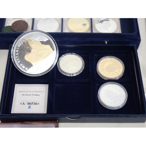 258 - A collection of mainly modern collectors Coins and Medallic Issues to include USA 2007 proof set, an... 