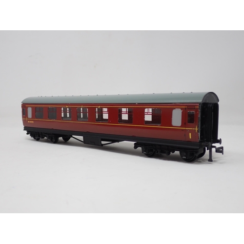 1001 - A Hornby-Dublo 4013 BR 1/2nd Class Corridor Coach. Unused and mint, metal coupling version, box Ex p... 