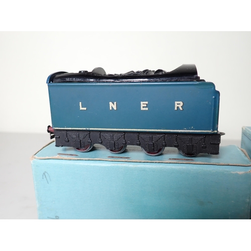 1004 - A Hornby Dublo EDL1 pale blue boxed 'Sir Nigel Gresley' in mint condition, has been lightly run. Loc... 