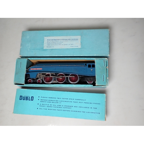 1004 - A Hornby Dublo EDL1 pale blue boxed 'Sir Nigel Gresley' in mint condition, has been lightly run. Loc... 