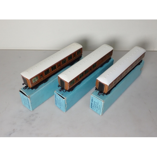 1006 - Three Hornby Dublo LNER Coaches in 1949 boxes comprising 2x 1st/3rds and 1x Brake/3rd. All in mint c... 