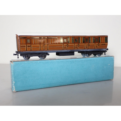 1006 - Three Hornby Dublo LNER Coaches in 1949 boxes comprising 2x 1st/3rds and 1x Brake/3rd. All in mint c... 