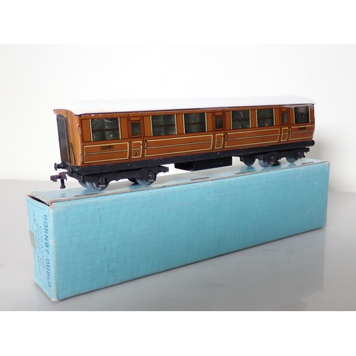 1006 - Three Hornby Dublo LNER Coaches in 1949 boxes comprising 2x 1st/3rds and 1x Brake/3rd. All in mint c... 