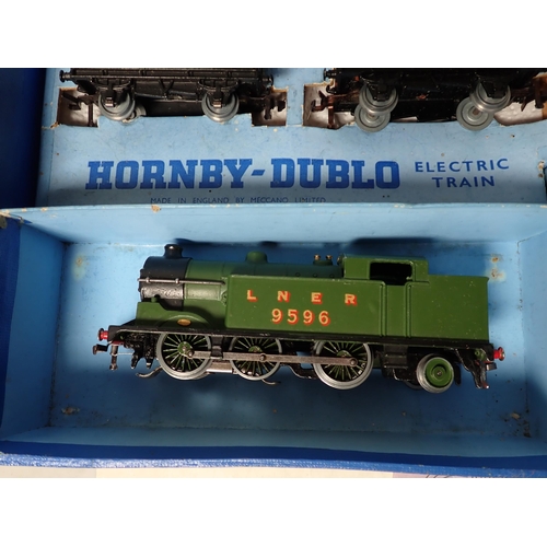 1009 - A Hornby Dublo EDG7 LNER 0-6-2T Goods Set. Contents in mint condition, has been very lightly run. Bo... 