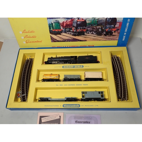 1010 - A Hornby Dublo 2024 2-8-0 Express Goods Set. Contents in mint-near mint condition. Loco and wagons s... 