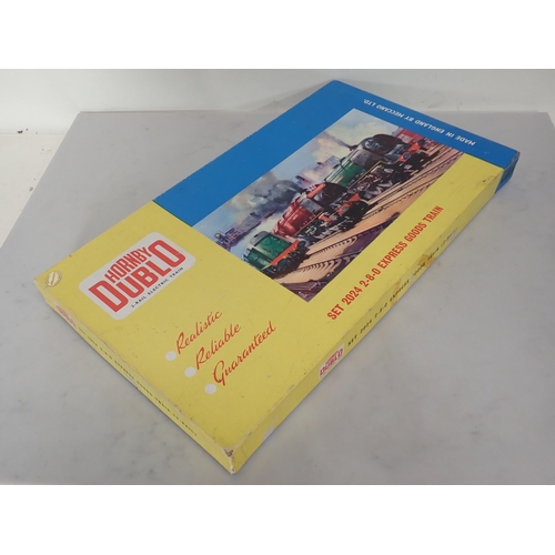 1010 - A Hornby Dublo 2024 2-8-0 Express Goods Set. Contents in mint-near mint condition. Loco and wagons s... 