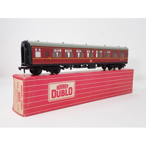 1012 - Seven Hornby Dublo BR 2-rail Coaches comprising 2x 4052, 4062, 2x 4063, 4075 and 4078. All in mint o... 