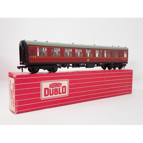 1012 - Seven Hornby Dublo BR 2-rail Coaches comprising 2x 4052, 4062, 2x 4063, 4075 and 4078. All in mint o... 