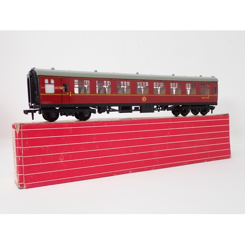 1012 - Seven Hornby Dublo BR 2-rail Coaches comprising 2x 4052, 4062, 2x 4063, 4075 and 4078. All in mint o... 