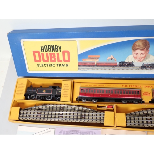 1019 - A Hornby Dublo EDP10 0-6-2T Passenger Set. This is an outstanding example and factory fresh. Unused ... 