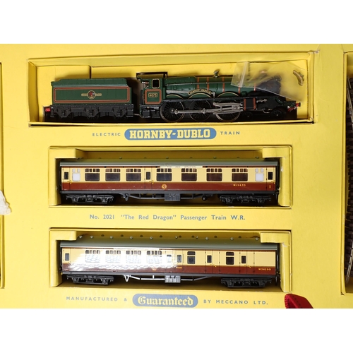 1026 - A Hornby Dublo 2021 'The Red Dragon' Passenger Set, contents in mint condition, have been lightly ru... 