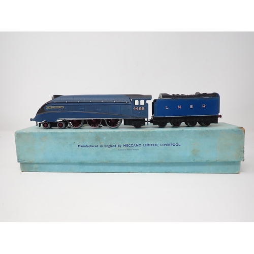 1031 - A Hornby Dublo pre-war EDL1 'Sir Nigel Gresley' Locomotive in factory repair clockwork box. The loco... 