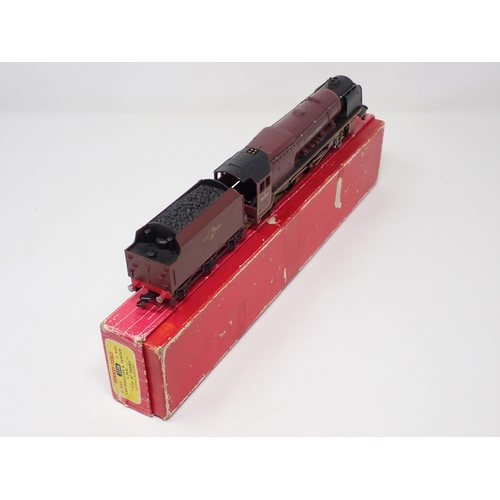 1050 - A Hornby Dublo 2226 'City of London' 1st type in generally excellent condition, box very good