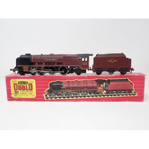 1050 - A Hornby Dublo 2226 'City of London' 1st type in generally excellent condition, box very good