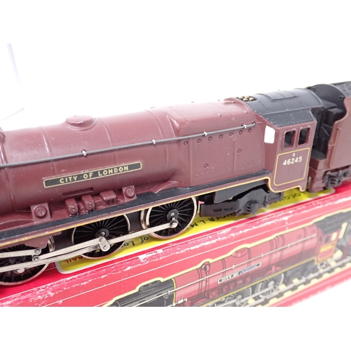 1050 - A Hornby Dublo 2226 'City of London' 1st type in generally excellent condition, box very good