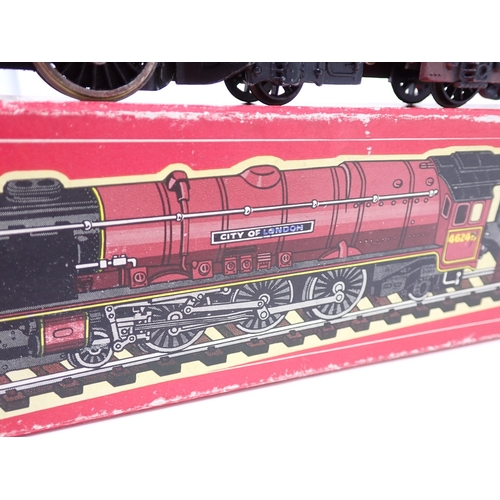 1050 - A Hornby Dublo 2226 'City of London' 1st type in generally excellent condition, box very good