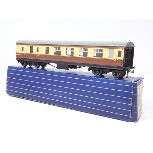 1053 - A pair of Hornby Dublo D21 Corridor Coaches 1/2nd Class and Brake/2nd Class. Mint condition with met... 