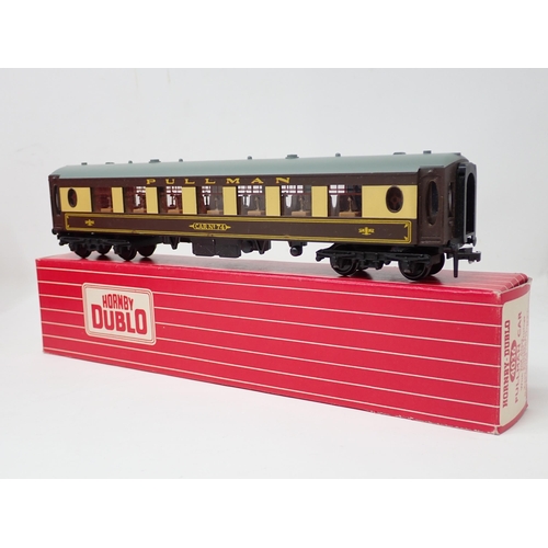 1055 - Seven boxed Hornby Dublo 2-rail Coaches comprising 4035, 4036, 2x 4037, all unused. Plus 4081 in exc... 