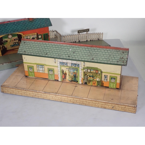 1080 - A boxed Hornby 0 gauge Signal Box, Signal, unboxed Turntable, Signals, Water Tower, Station Staff an... 