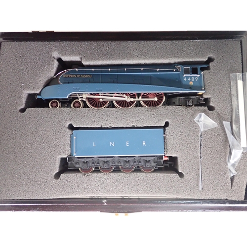 1086 - A limited edition 166/2000 boxed Bachmann 00 gauge A4 Locomotive 'Dominion of Canada' in L.N.E.R. bl... 