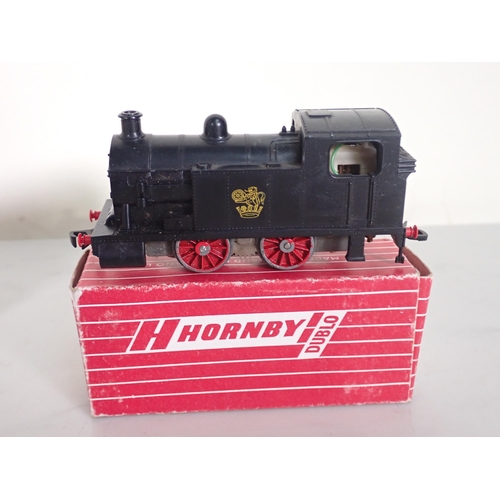 1096 - A boxed Hornby Dublo 2201 0-4-0 Starter Set Loco and a boxed 2204 Starter Set Diesel Loco