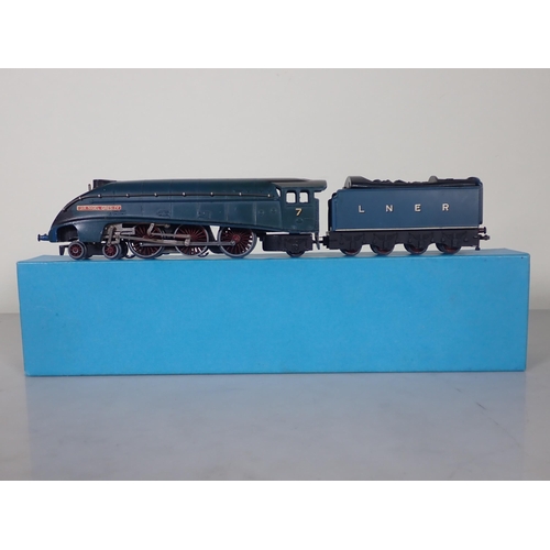 1104 - A Hornby Dublo EDL1 A4 Locomotive 'Sir Nigel Gresley' in reproduction DL1 box