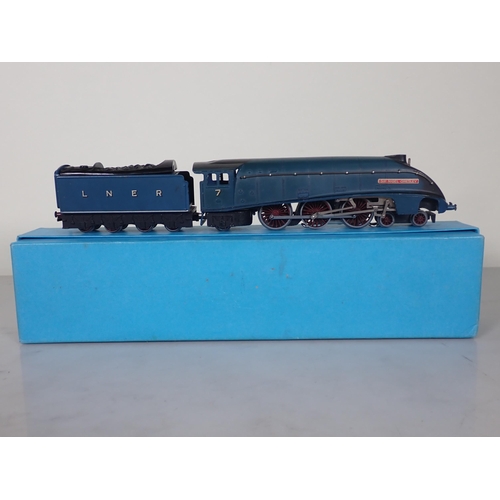 1104 - A Hornby Dublo EDL1 A4 Locomotive 'Sir Nigel Gresley' in reproduction DL1 box