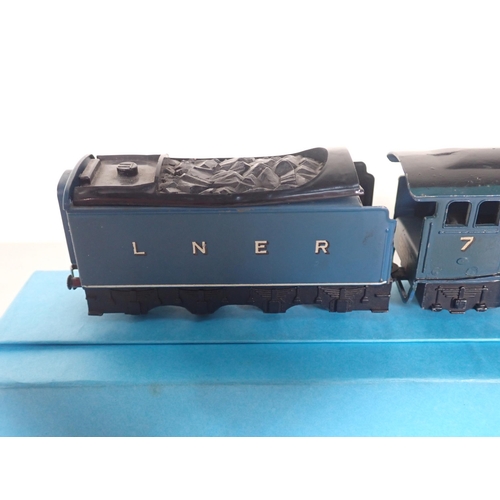 1104 - A Hornby Dublo EDL1 A4 Locomotive 'Sir Nigel Gresley' in reproduction DL1 box