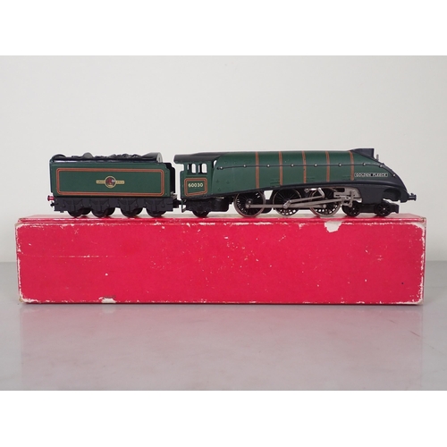 1106 - A boxed Hornby Dublo 2211 A4 Locomotive 'Golden Fleece' in B.R. green livery