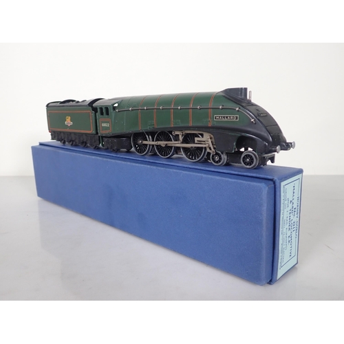 1107 - A Hornby Dublo 3211 3-rail A4 Locomotive 'Mallard' in B.R. green livery in reproduction box