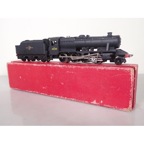 1114 - A boxed Hornby Dublo 2225 8F 2-8-0 Locomotive in B.R. black livery No.48109