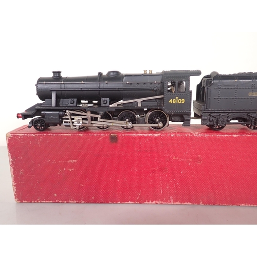 1114 - A boxed Hornby Dublo 2225 8F 2-8-0 Locomotive in B.R. black livery No.48109