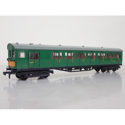 1116 - A boxed Hornby Dublo 2250 2-rail Electric Motor Coach and a boxed 4150 Driving Trailer Coach