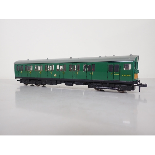 1116 - A boxed Hornby Dublo 2250 2-rail Electric Motor Coach and a boxed 4150 Driving Trailer Coach