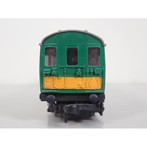 1116 - A boxed Hornby Dublo 2250 2-rail Electric Motor Coach and a boxed 4150 Driving Trailer Coach