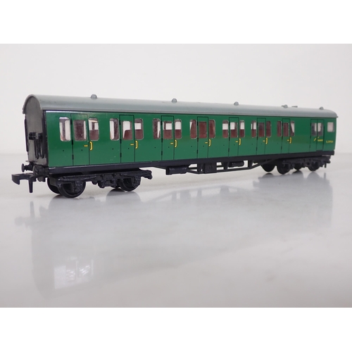 1116 - A boxed Hornby Dublo 2250 2-rail Electric Motor Coach and a boxed 4150 Driving Trailer Coach