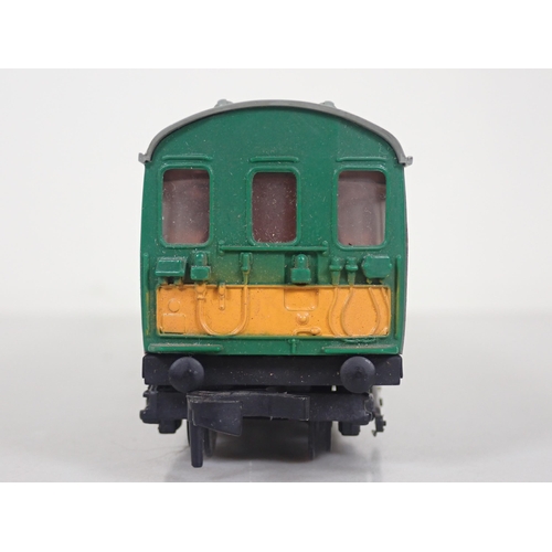 1116 - A boxed Hornby Dublo 2250 2-rail Electric Motor Coach and a boxed 4150 Driving Trailer Coach