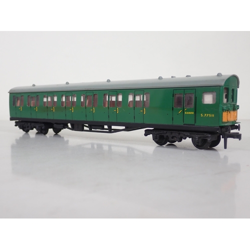 1116 - A boxed Hornby Dublo 2250 2-rail Electric Motor Coach and a boxed 4150 Driving Trailer Coach