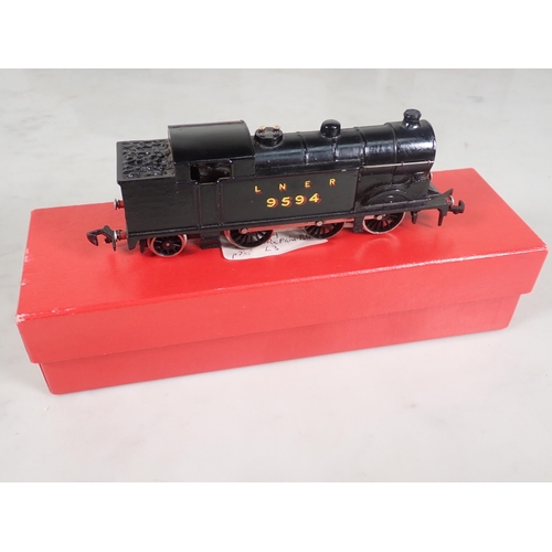 1122 - A Traing Hornby R753 E3001 Electric Locomotive in Hornby Dublo box, an unboxed Wrenn 0-6-2T repainte... 